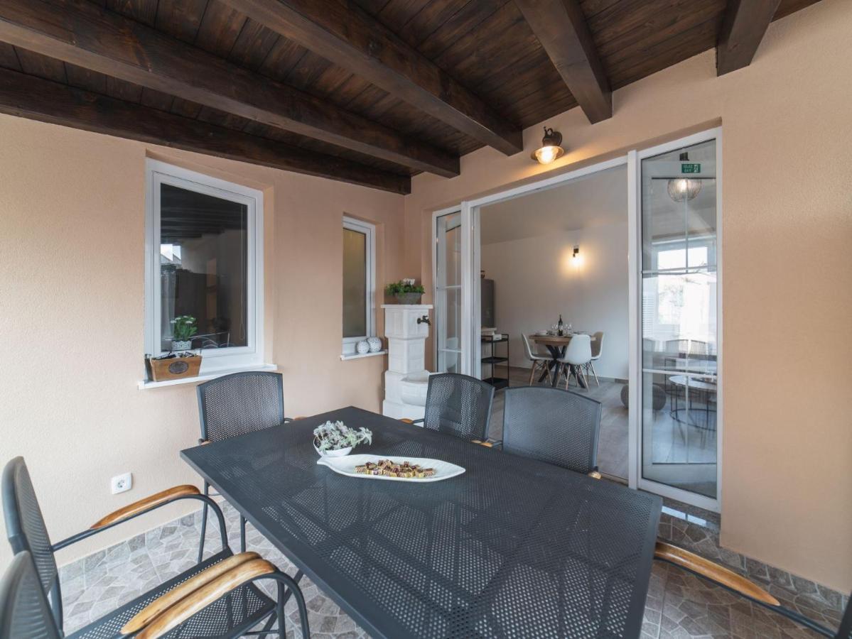 Apartment Fiora Kaštela Εξωτερικό φωτογραφία